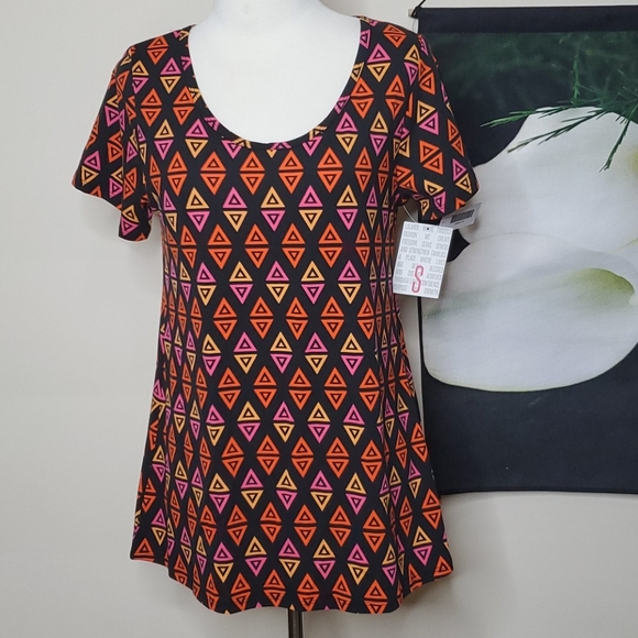 LuLaRoe Tops - NWT LulaRoe High Low Classic T Tshirt